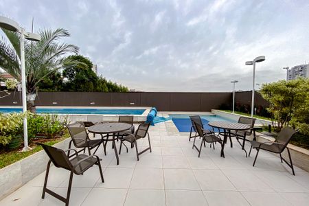 Apartamento para alugar com 111m², 2 quartos e 2 vagas Apartamento para alugar com 111m², 2 quartos e 2 vagasÁrea comum - Piscina