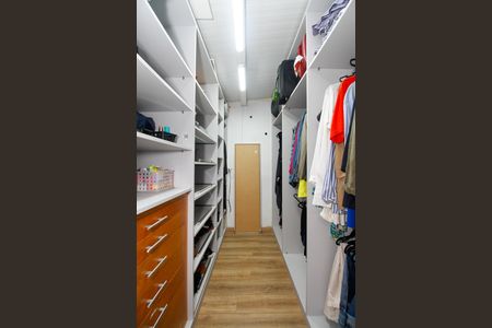 Casa à venda com 180m², 4 quartos e 2 vagasCloset da Suíte 2