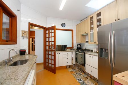 Casa à venda com 180m², 4 quartos e 2 vagasCozinha