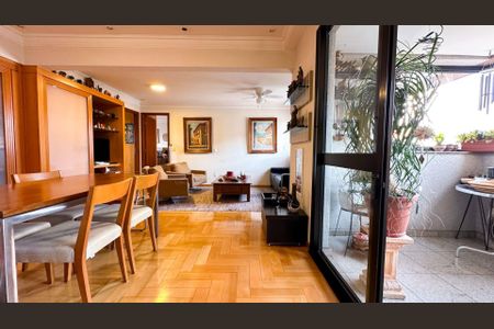 Apartamento à venda com 3 quartos, 226m² em Vila Suzana, São Paulo