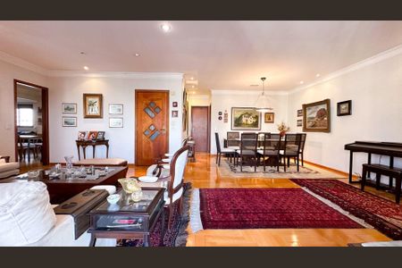 Apartamento à venda com 3 quartos, 226m² em Vila Suzana, São Paulo