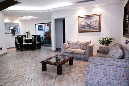 Casa à venda com 4 quartos, 241m² em Nova Petrópolis, São Bernardo do Campo