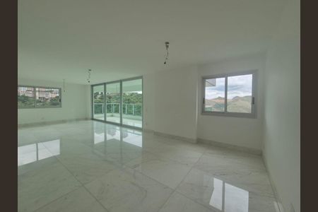 Apartamento à venda com 243m², 4 quartos e 4 vagas