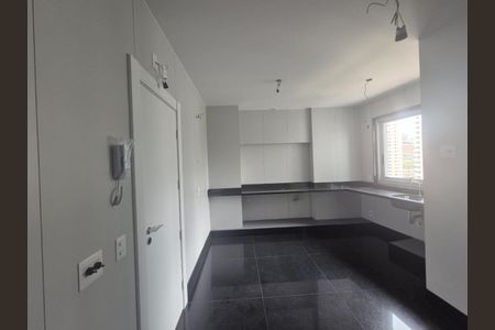 Apartamento à venda com 243m², 4 quartos e 4 vagas