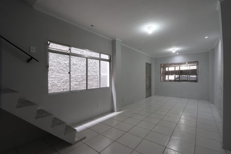 Sala de casa para alugar com 3 quartos, 108m² em São Lucas, São Paulo