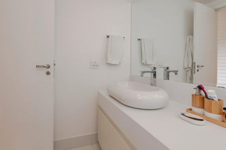 Apartamento à venda com 134m², 3 quartos e 2 vagasBanheiro da Suíte 1