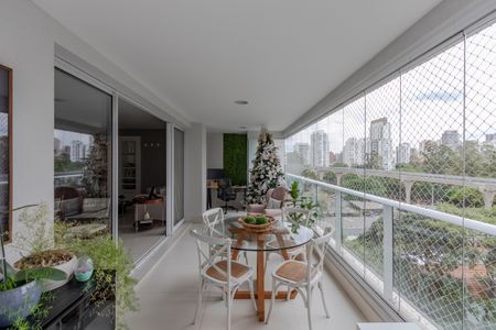 Apartamento à venda com 134m², 3 quartos e 2 vagasVaranda