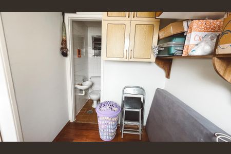 Apartamento à venda com 114m², 4 quartos e 2 vagas Apartamento à venda com 114m², 4 quartos e 2 vagasQuarto de Serviço