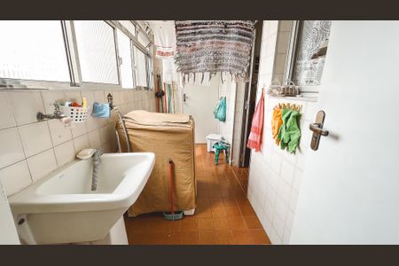 Apartamento à venda com 114m², 4 quartos e 2 vagas Apartamento à venda com 114m², 4 quartos e 2 vagasÁrea de Serviço