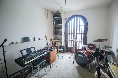 Casa à venda com 320m², 4 quartos e 6 vagasSuíte 2