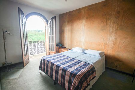 Casa à venda com 320m², 4 quartos e 6 vagasSuíte 1