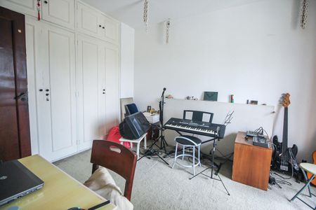 Casa à venda com 320m², 4 quartos e 6 vagasSuíte 2