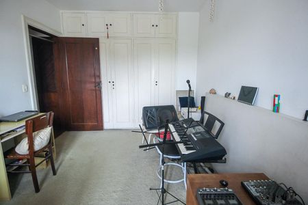 Casa à venda com 320m², 4 quartos e 6 vagasSuíte 2