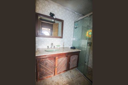 Casa à venda com 320m², 4 quartos e 6 vagasBanheiro da Suíte 1