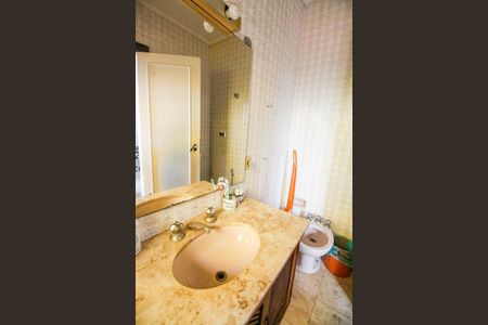 Casa à venda com 320m², 4 quartos e 6 vagasBanheiro da Suíte 2