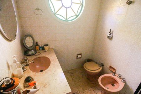 Casa à venda com 320m², 4 quartos e 6 vagasBanheiro