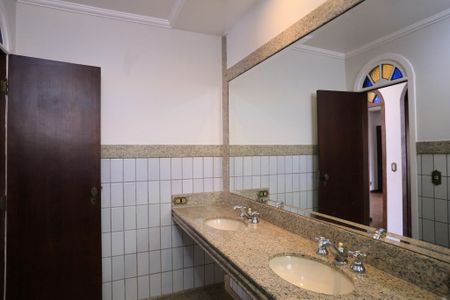 Casa para alugar com 250m², 6 quartos e 2 vagasBanheiro