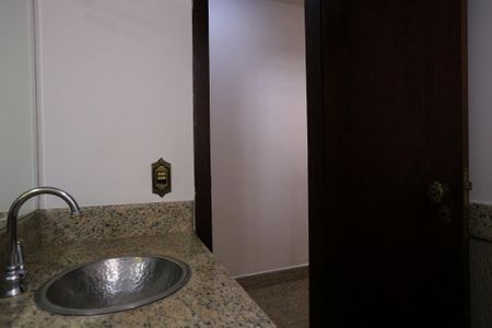 Casa para alugar com 250m², 6 quartos e 2 vagasLavabo