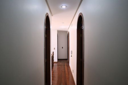 Casa para alugar com 250m², 6 quartos e 2 vagasCorredor