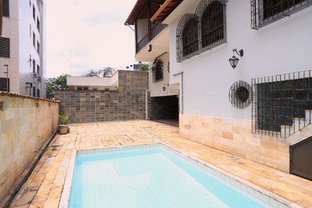 Casa para alugar com 250m², 6 quartos e 2 vagasPiscina