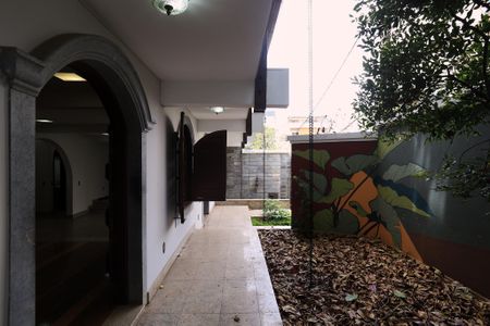 Casa para alugar com 250m², 6 quartos e 2 vagasEntrada