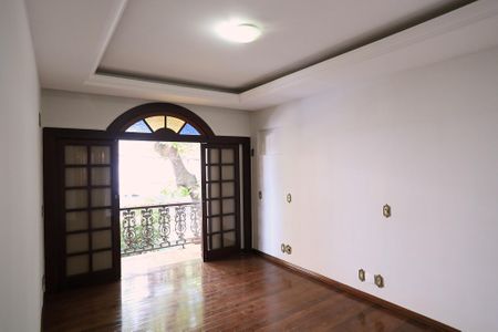 Casa para alugar com 250m², 6 quartos e 2 vagasSuíte