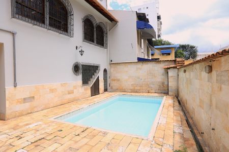 Casa para alugar com 250m², 6 quartos e 2 vagasPiscina