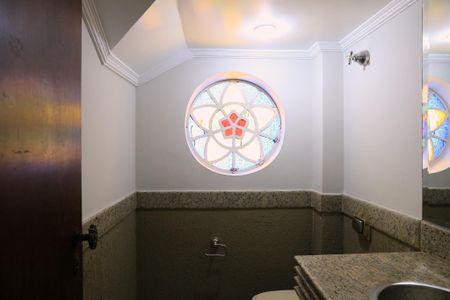 Casa para alugar com 250m², 6 quartos e 2 vagasLavabo