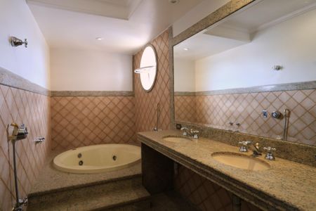 Casa para alugar com 250m², 6 quartos e 2 vagasBanheiro da Suíte