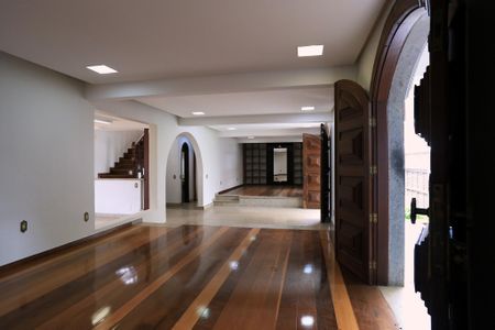 Casa para alugar com 250m², 6 quartos e 2 vagasSala