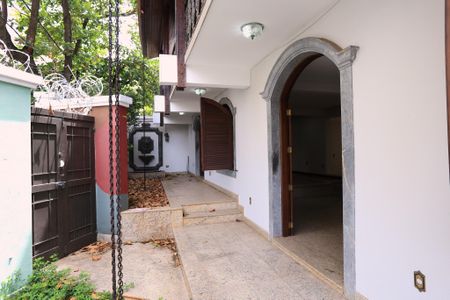 Casa para alugar com 250m², 6 quartos e 2 vagasEntrada