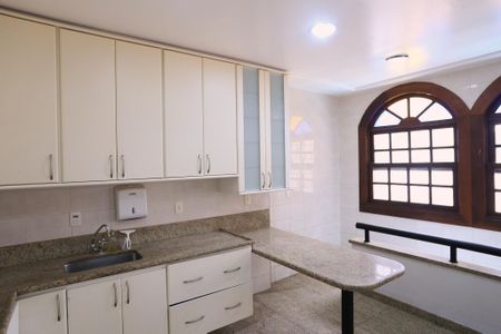 Casa para alugar com 250m², 6 quartos e 2 vagasCozinha