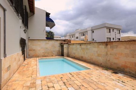 Casa para alugar com 250m², 6 quartos e 2 vagasPiscina