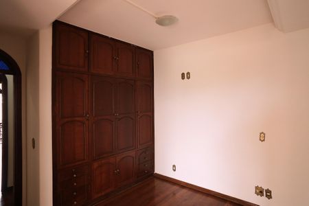 Casa para alugar com 250m², 6 quartos e 2 vagasQuarto