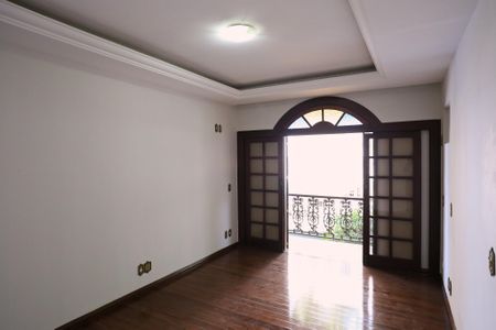 Casa para alugar com 250m², 6 quartos e 2 vagasSuíte