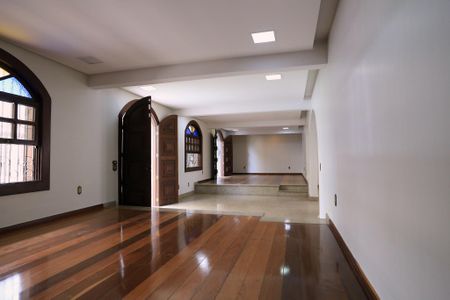 Sala de casa para alugar com 6 quartos, 250m² em Santo Antônio, Belo Horizonte