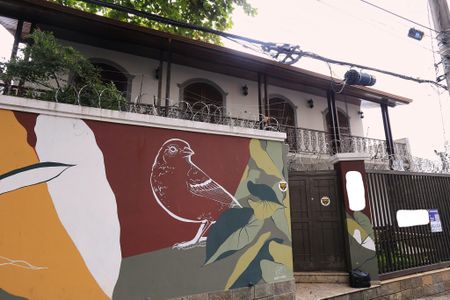 Casa para alugar com 250m², 6 quartos e 2 vagasFachada