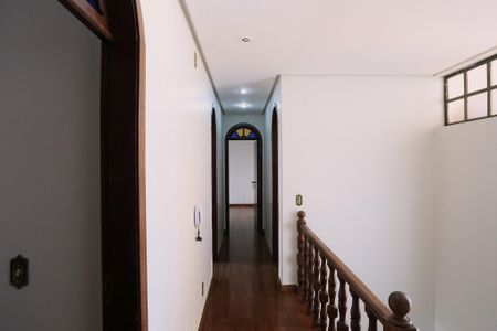 Casa para alugar com 250m², 6 quartos e 2 vagasCorredor