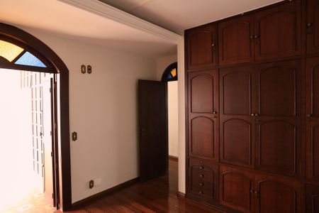 Casa para alugar com 250m², 6 quartos e 2 vagasQuarto