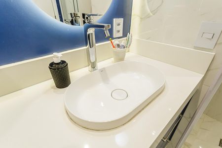 Apartamento à venda com 72m², 2 quartos e 1 vagaBanheiro Social