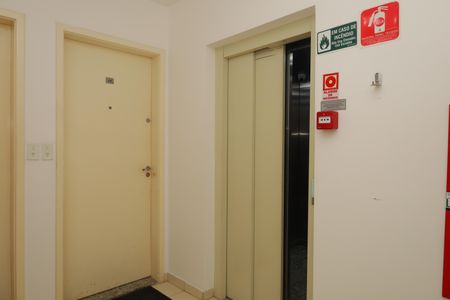 Apartamento à venda com 52m², 2 quartos e 1 vagaÁrea comum - Saguão do andar