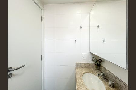 Apartamento à venda com 64m², 2 quartos e 2 vagasBanheiro da Suíte