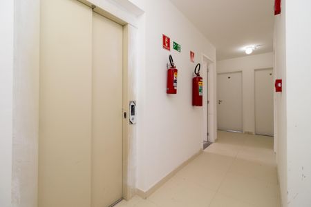 Apartamento à venda com 42m², 1 quarto e 1 vagaHall do andar
