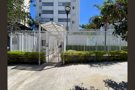 Apartamento à venda com 55m², 2 quartos e 1 vaga Apartamento à venda com 55m², 2 quartos e 1 vagaFachada