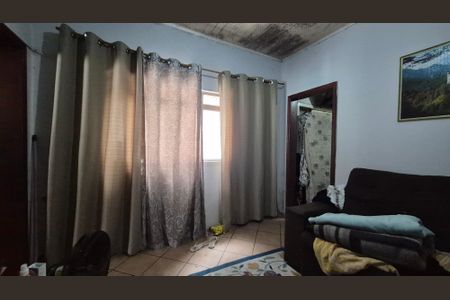 Casa à venda com 200m², 3 quartos e 2 vagasSala - Casa fundos