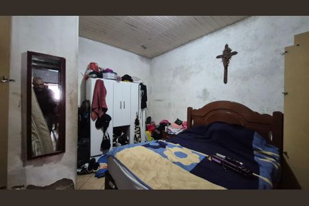 Casa à venda com 200m², 3 quartos e 2 vagasQuarto - Casa fundos