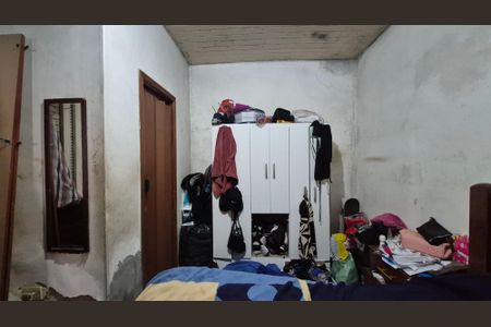 Casa à venda com 200m², 3 quartos e 2 vagasQuarto - Casa fundos