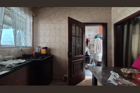 Casa à venda com 200m², 3 quartos e 2 vagasCozinha - Casa fundos