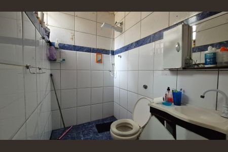 Casa à venda com 200m², 3 quartos e 2 vagasBanheiro - Casa fundos