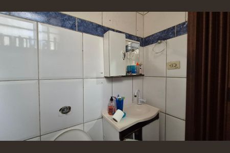 Casa à venda com 200m², 3 quartos e 2 vagasBanheiro - Casa fundos